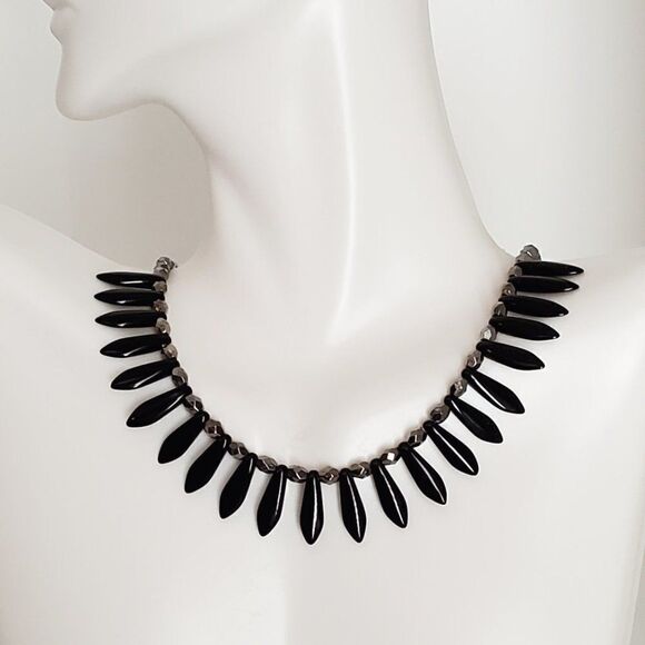 Black dagger necklace! Handmade (NEW) - Picture 3 of 4